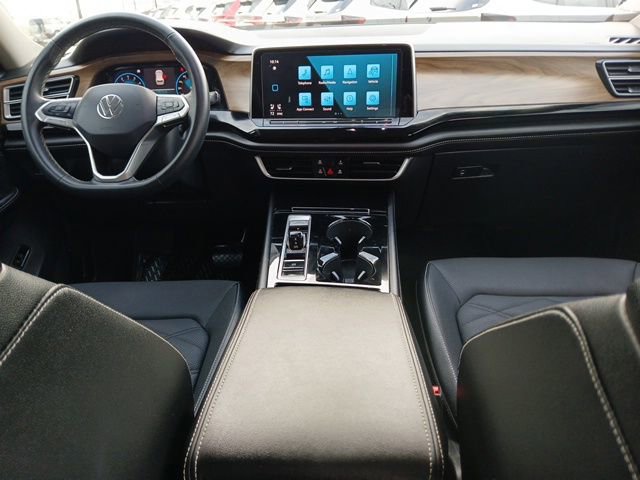 Used 2024 Volkswagen Atlas SE w/ Black Wheel Package image 15