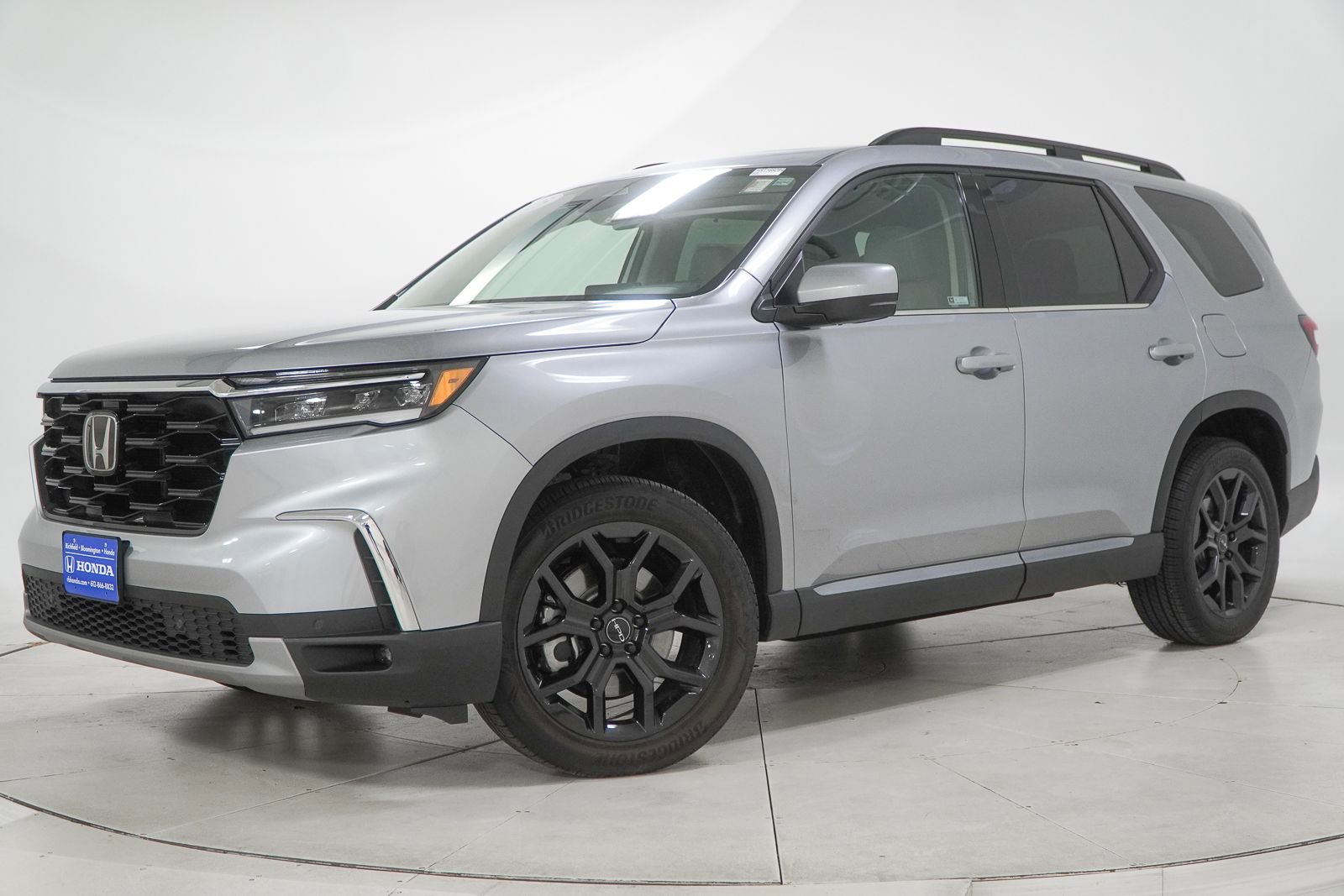 Certified 2025 Honda Pilot Touring image 1