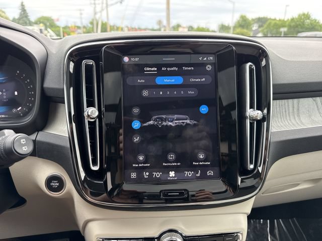Certified 2024 Volvo XC40 B5 Plus w/ Climate Package AWD/4WD image 20