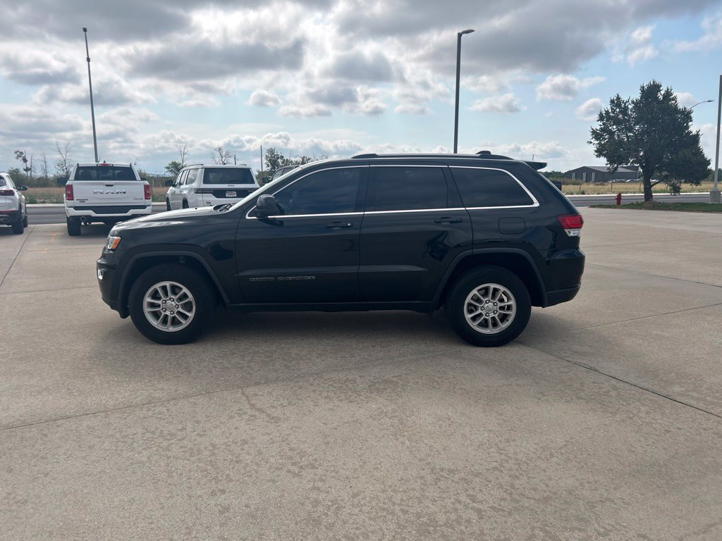 Used 2020 Jeep Grand Cherokee Laredo AWD/4WD image 2