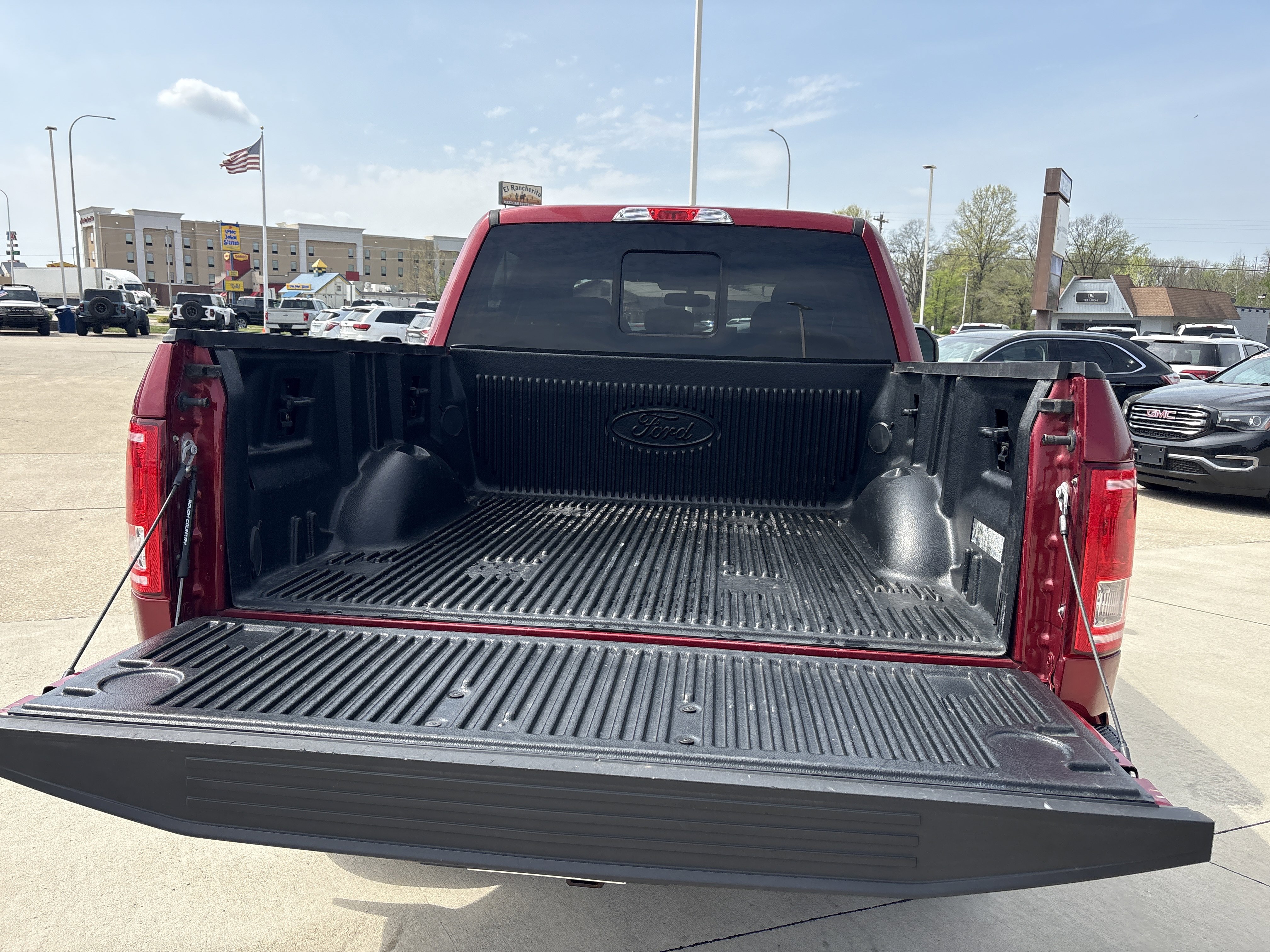 Used 2017 Ford F150 XLT w/ Equipment Group 302A Luxury image 5