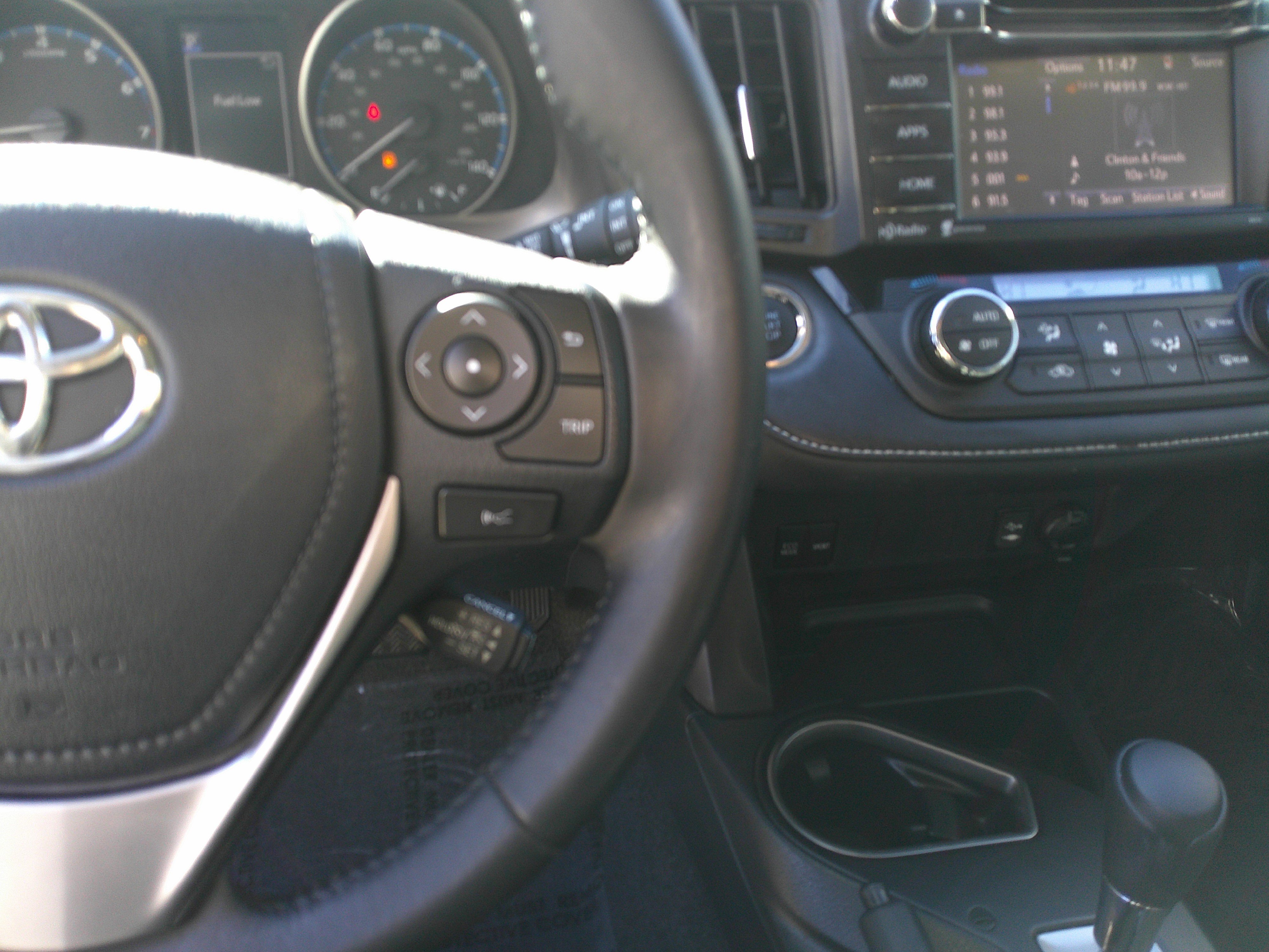 Used 2018 Toyota RAV4 XLE image 21