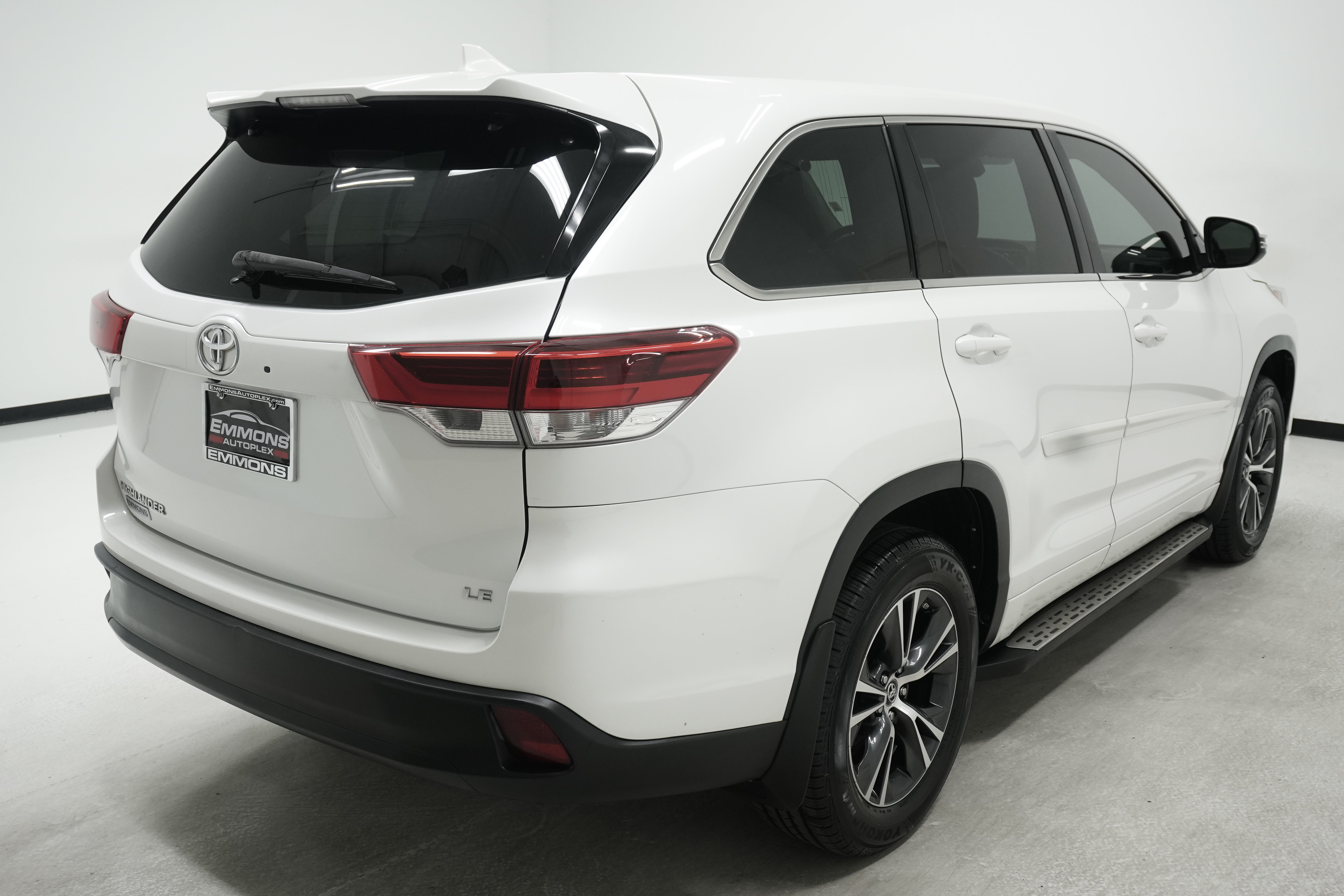 Used 2018 Toyota Highlander Plus FWD image 4