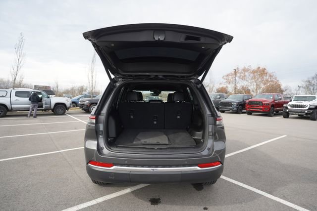 Used 2024 Jeep Grand Cherokee Limited image 16