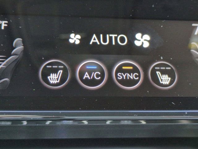 Certified 2025 Genesis G70 2.5T RWD image 18