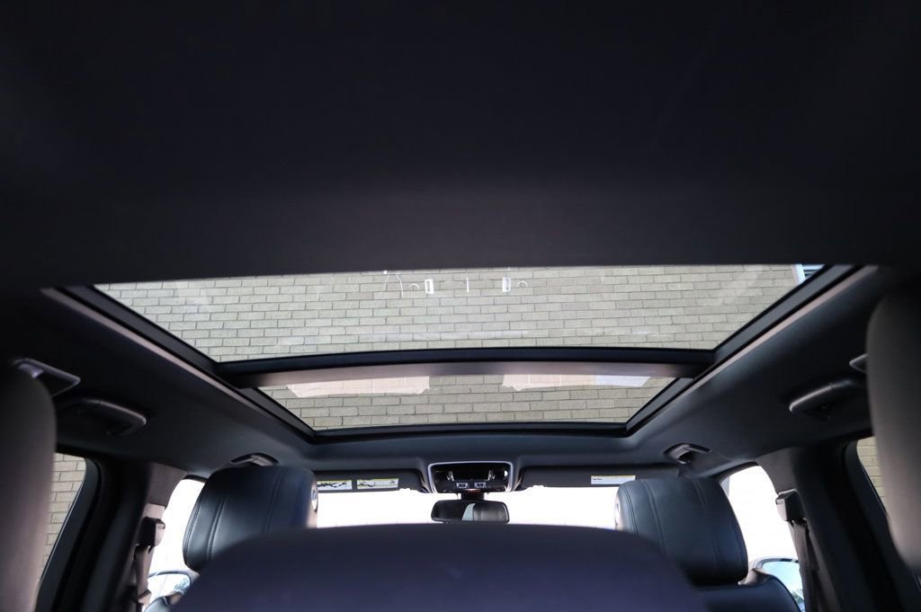 Used 2016 Land Rover Range Rover Sport HST image 12