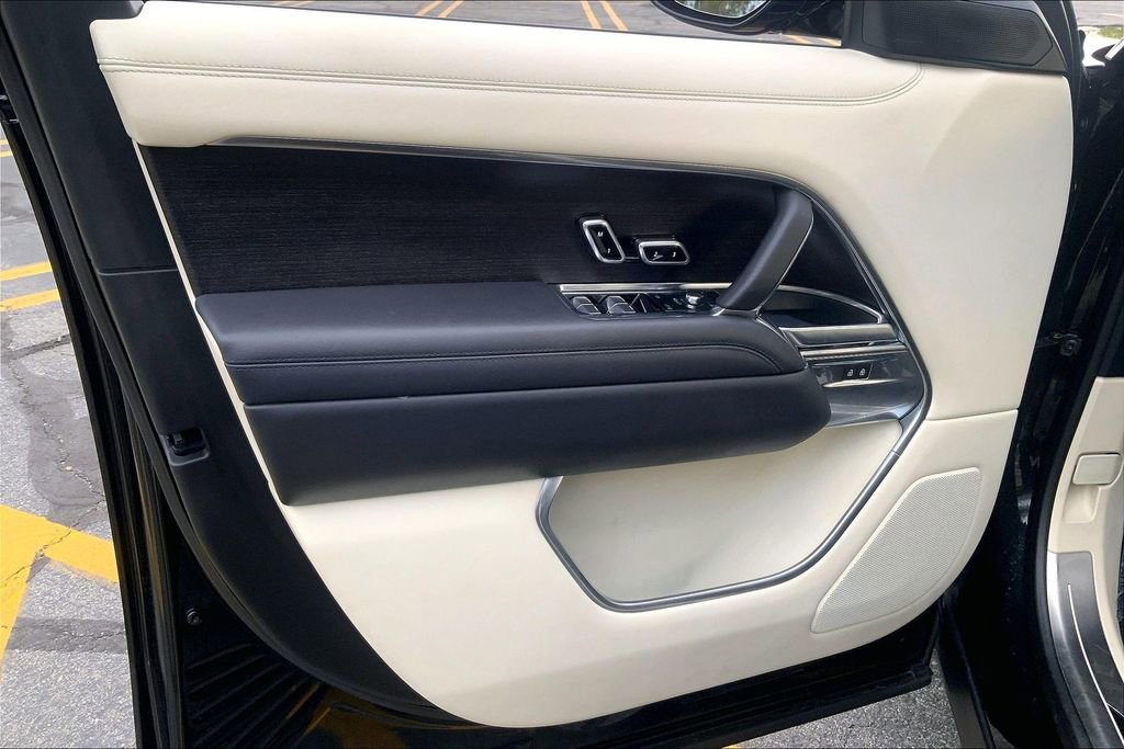 Used 2023 Land Rover Range Rover Long Wheelbase Autobiography image 21