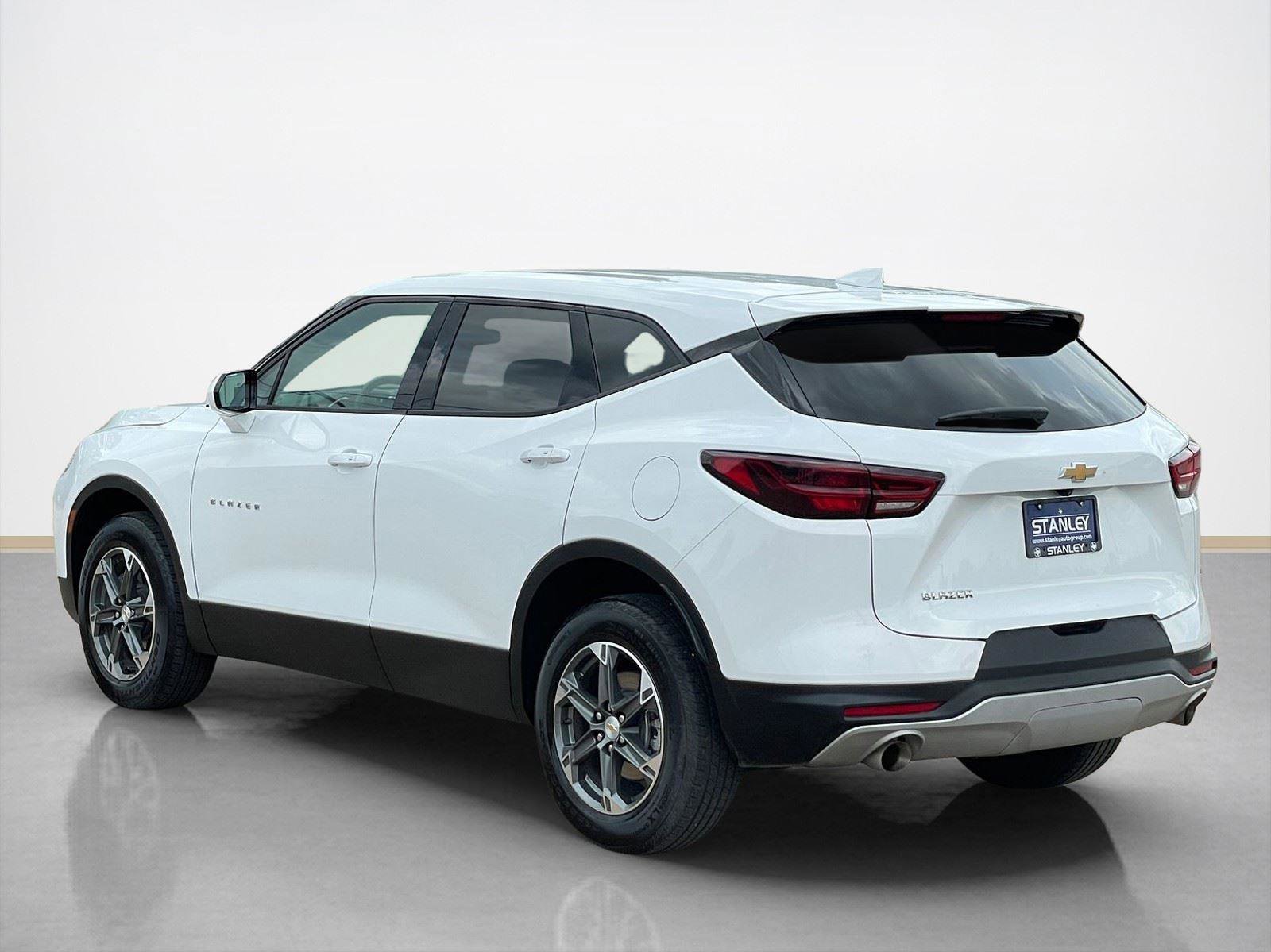 Used 2025 Chevrolet Blazer LT FWD image 6