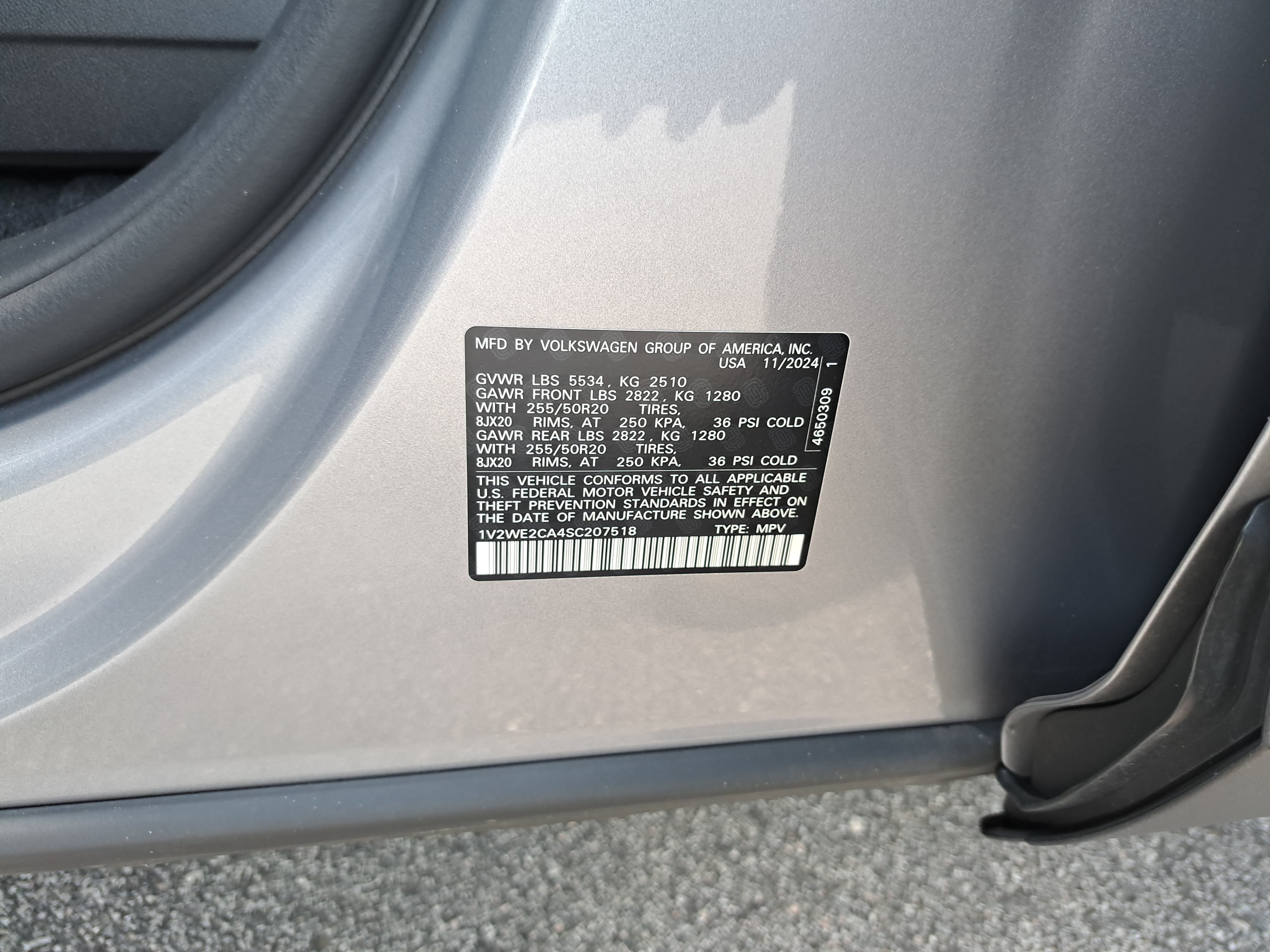 Used 2025 Volkswagen Atlas Cross Sport SE FWD image 32