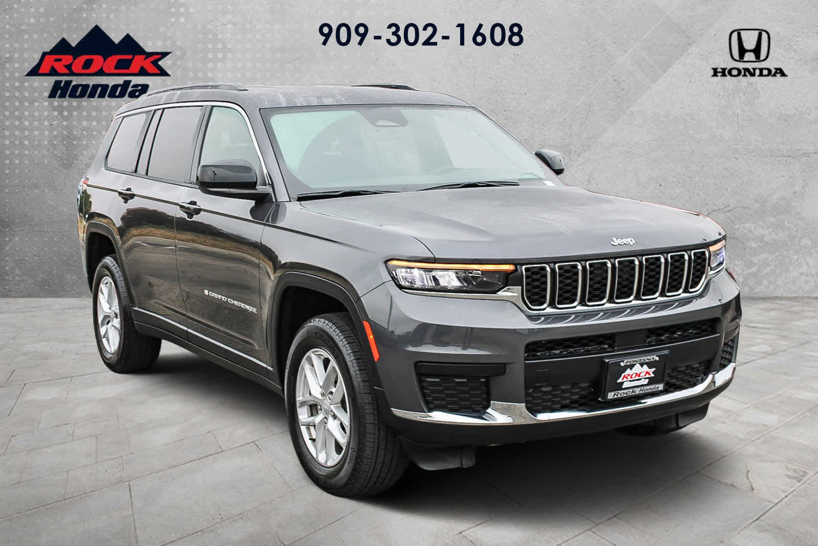 Used 2025 Jeep Grand Cherokee L Laredo image 3