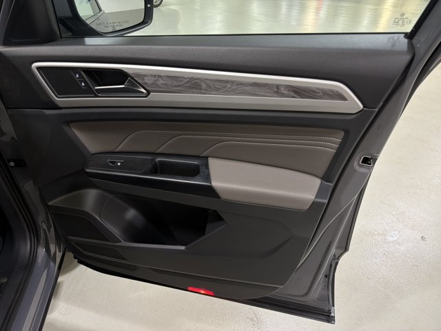 Certified 2021 Volkswagen Atlas Cross Sport SE w/ Panoramic Sunroof Package AWD/4WD image 38