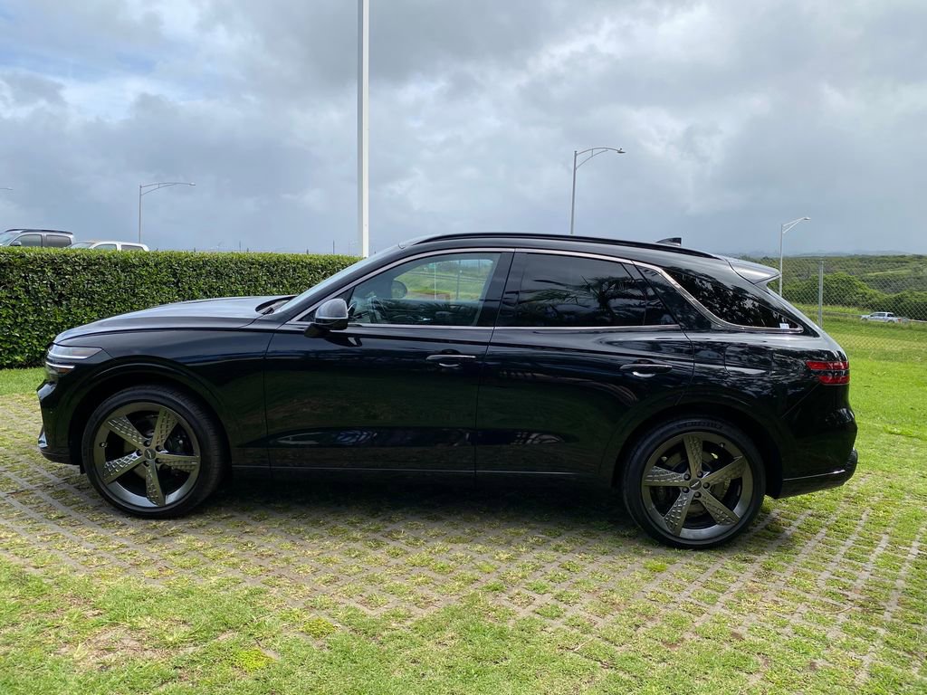 Certified 2023 Genesis GV70 2.5T w/ Sport Prestige Package image 4