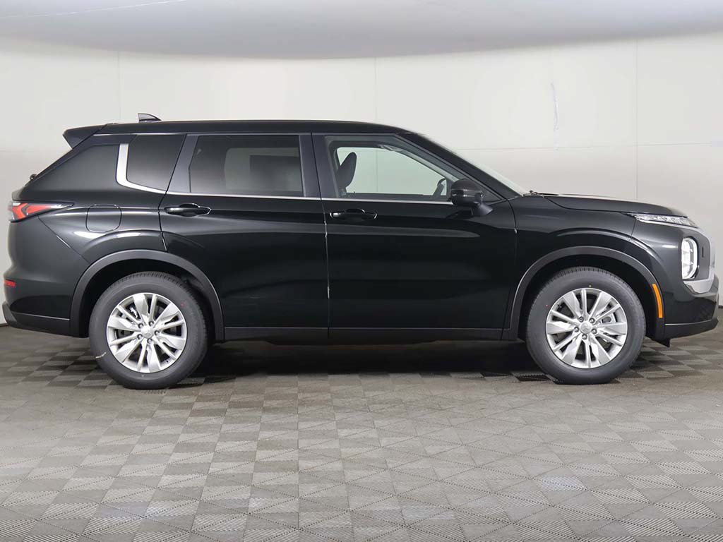 New 2026 Mitsubishi Outlander ES AWD/4WD image 17