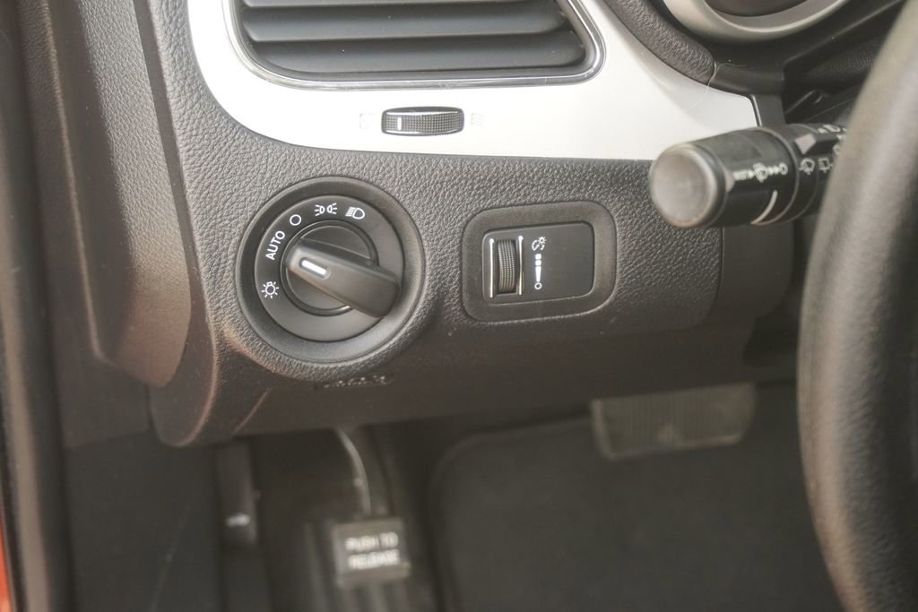 Used 2020 Dodge Journey SE FWD image 16