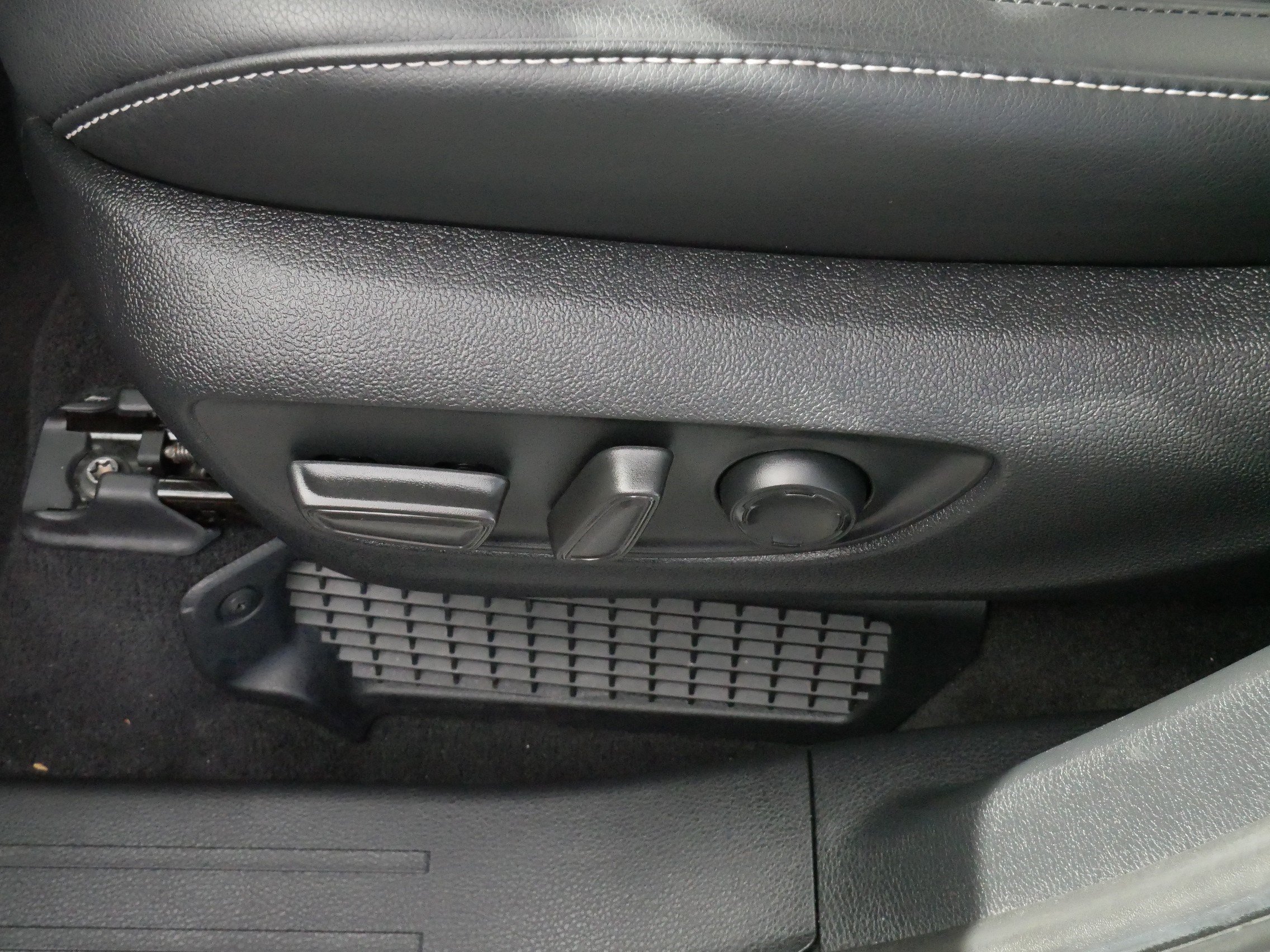 Certified 2026 Toyota Sienna XSE FWD image 20
