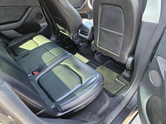Used 2024 Tesla Model Y Long Range AWD/4WD image 18