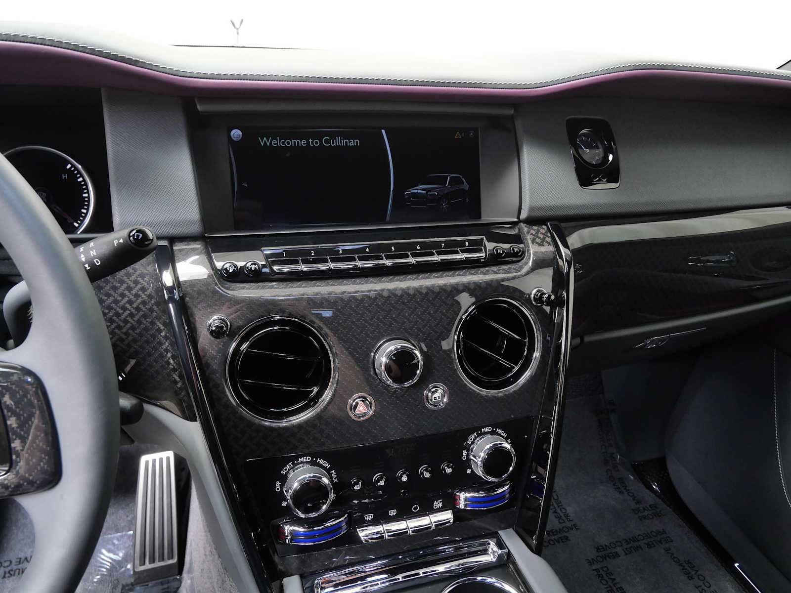 Used 2022 Rolls-Royce Cullinan Black Badge w/ Dark Exterior Package image 26