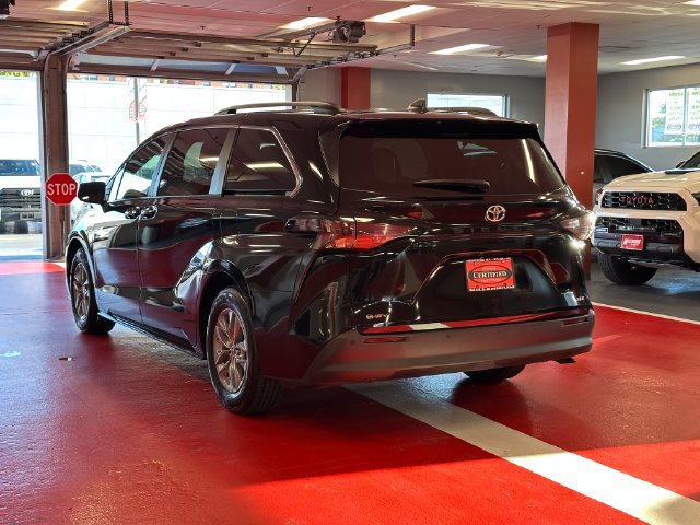Certified 2026 Toyota Sienna XLE FWD image 5