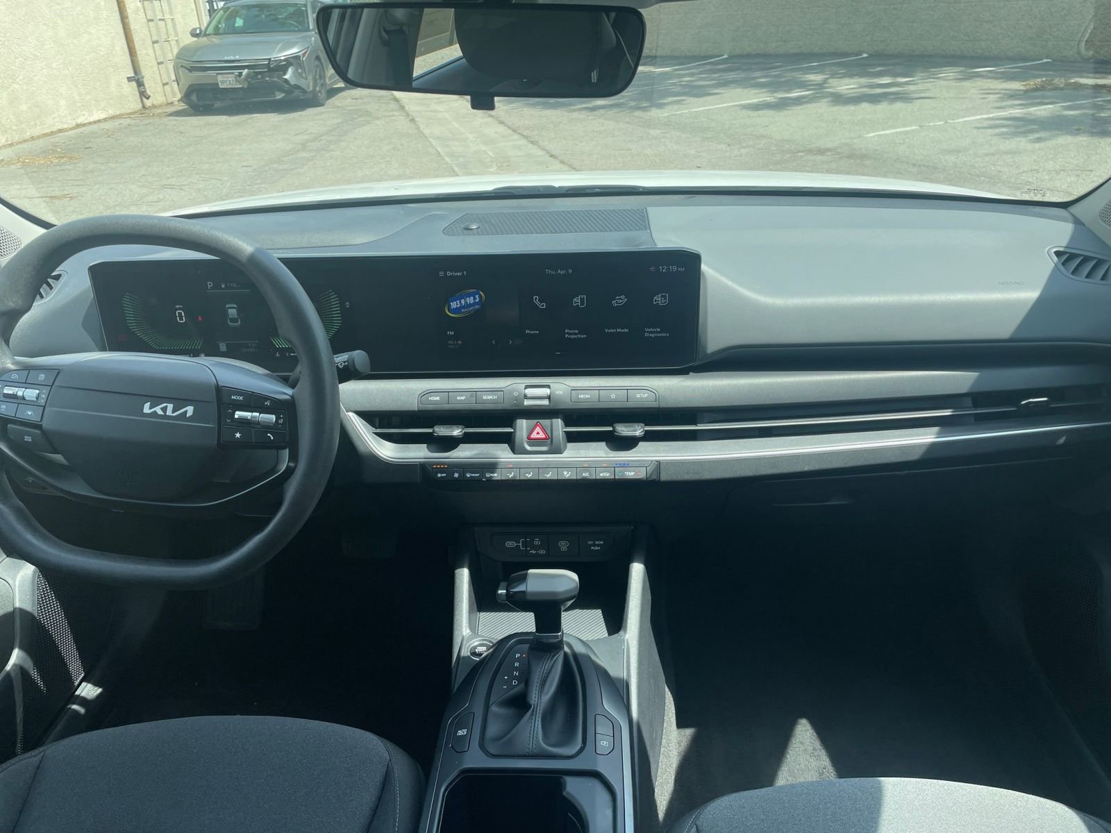 Used 2025 Kia K4 LXS image 32