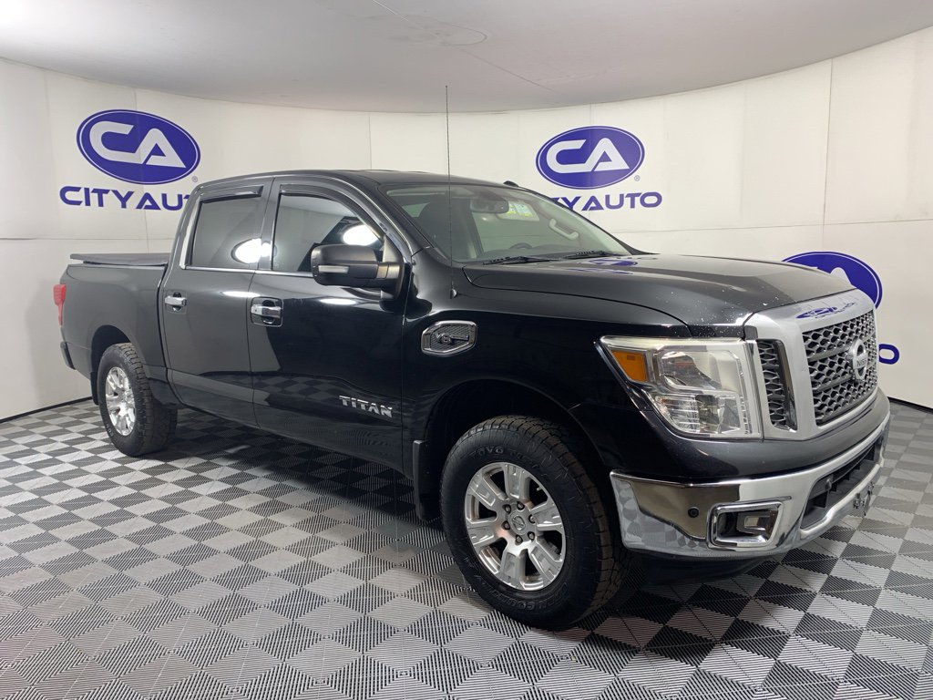 Used 2017 Nissan Titan SV image 1