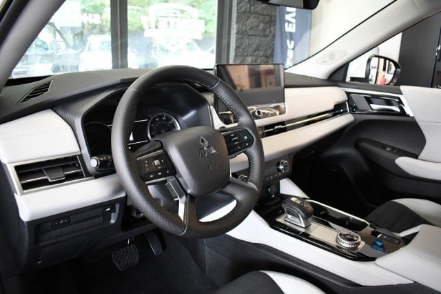 New 2026 Mitsubishi Outlander SE FWD image 27
