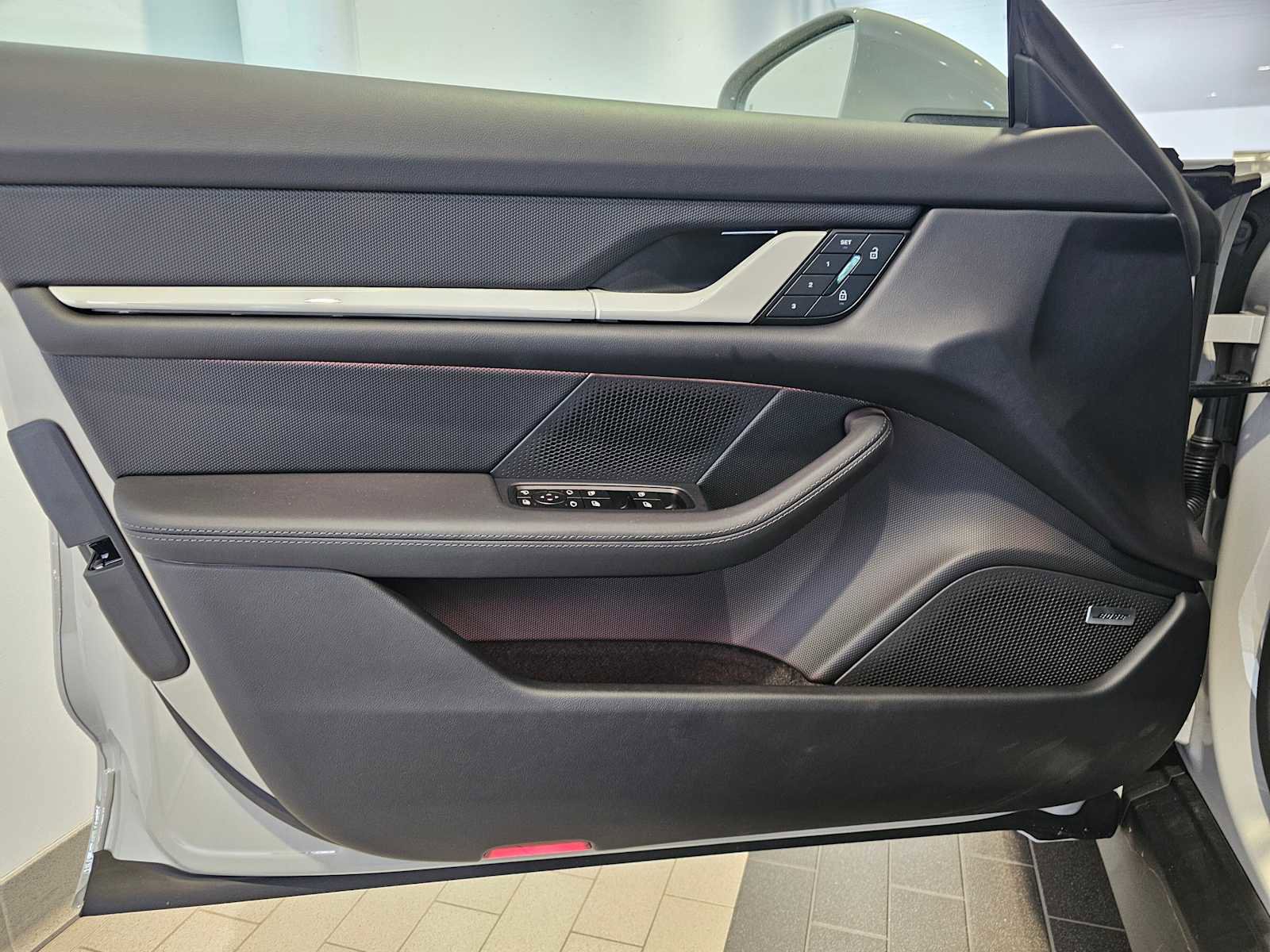 New 2025 Porsche Taycan image 23