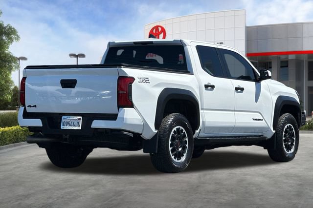 Certified 2025 Toyota Tacoma TRD Off-Road AWD/4WD image 5