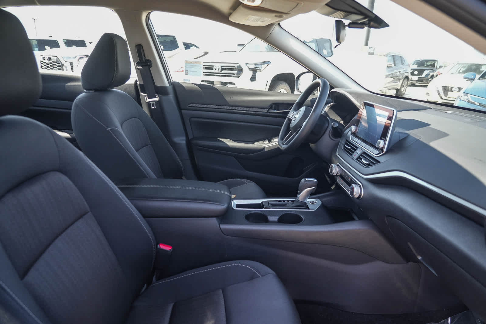 Used 2025 Nissan Altima 2.5 S FWD image 16