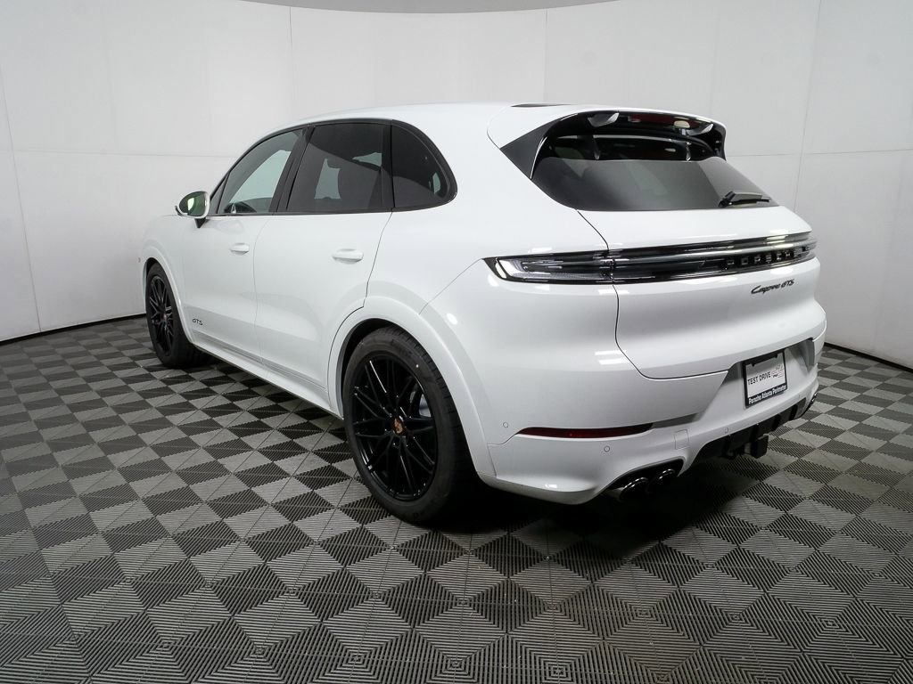 New 2026 Porsche Cayenne GTS image 3