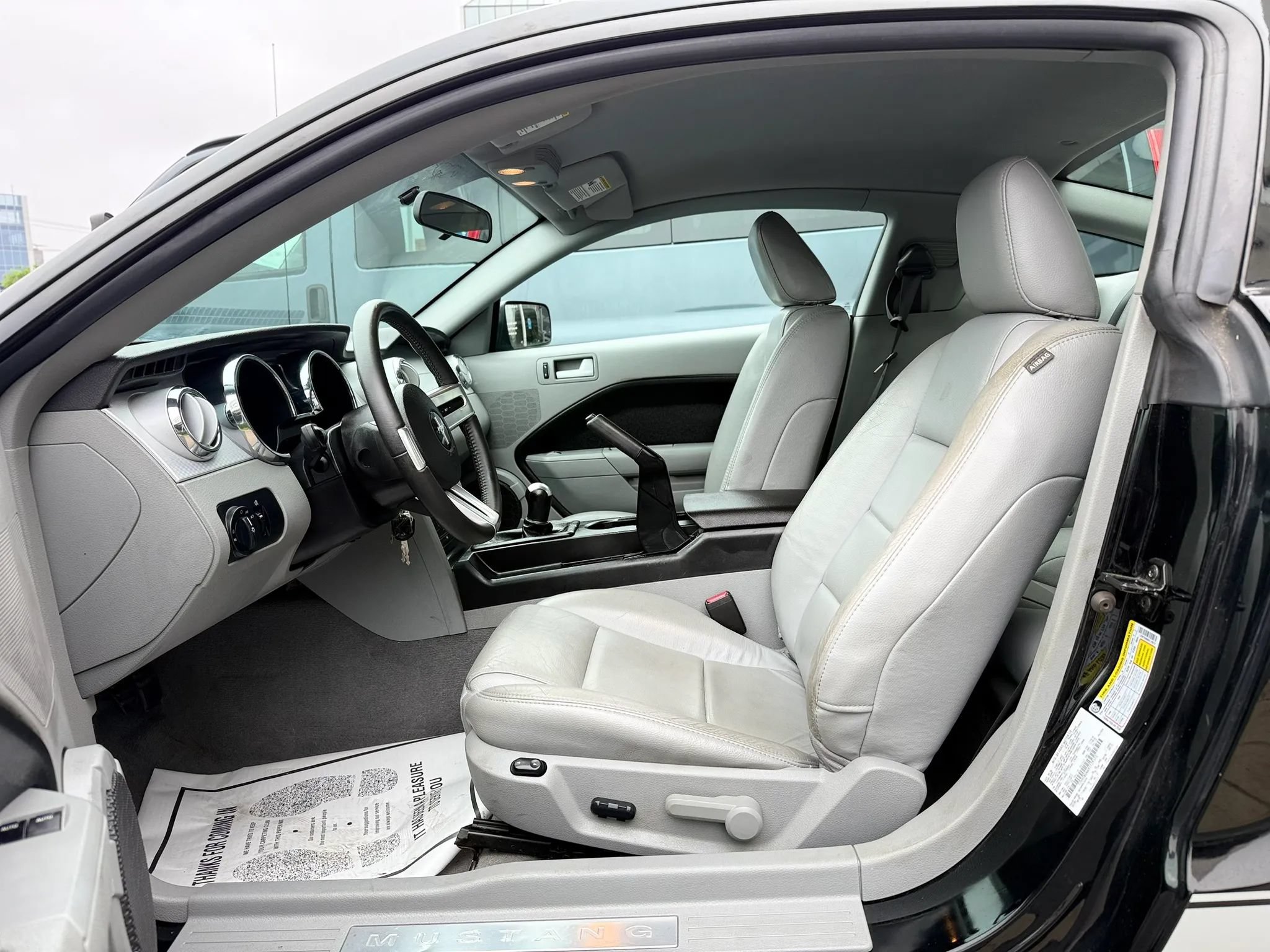 Used 2009 Ford Mustang Premium RWD image 9