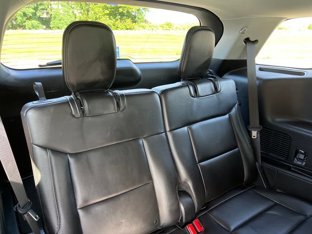 Used 2023 Ford Explorer XLT w/ Equipment Group 202A AWD/4WD image 32