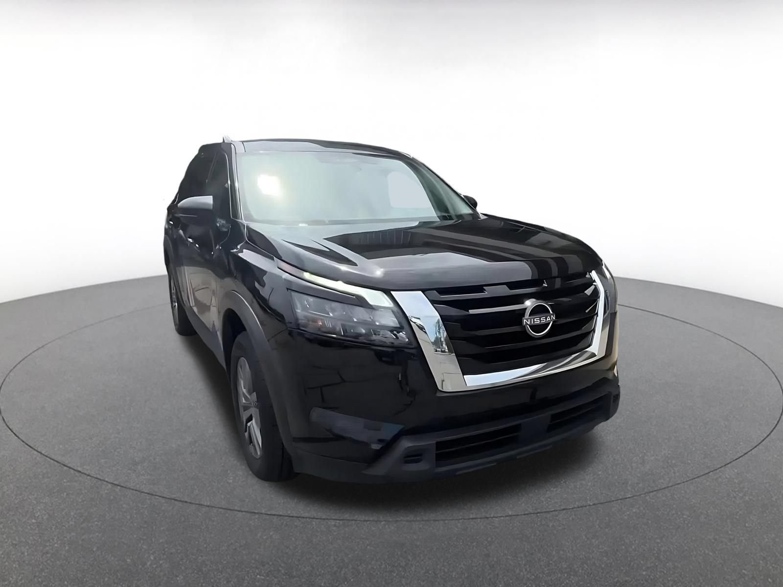 Used 2025 Nissan Pathfinder SV FWD image 3