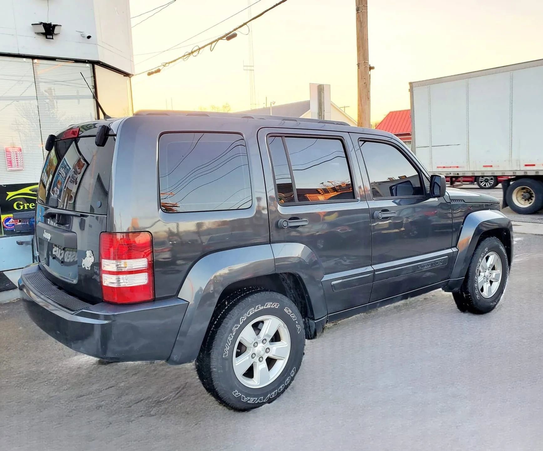 Used 2011 Jeep Liberty Sport AWD/4WD image 9