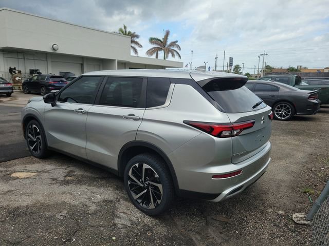 Used 2022 Mitsubishi Outlander SE FWD image 3