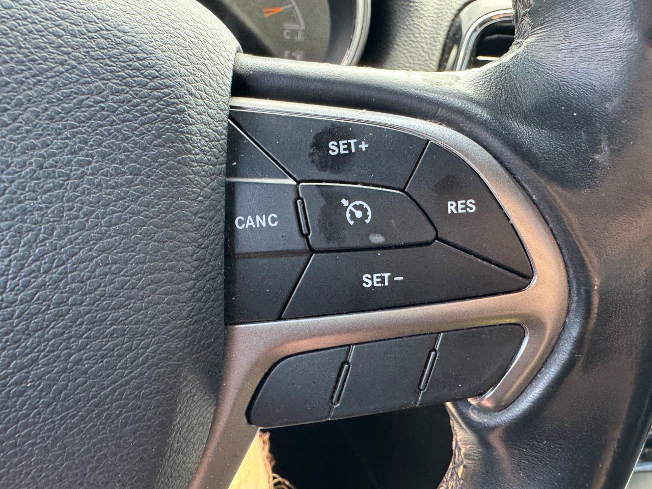 Used 2019 Jeep Grand Cherokee Laredo w/ Laredo X Package RWD image 32