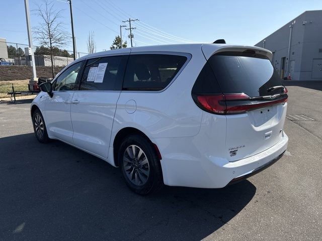 Used 2024 Chrysler Pacifica Select image 7