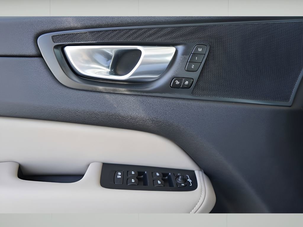 New 2026 Volvo XC60 B5 Plus w/ Protection Package Premier image 9