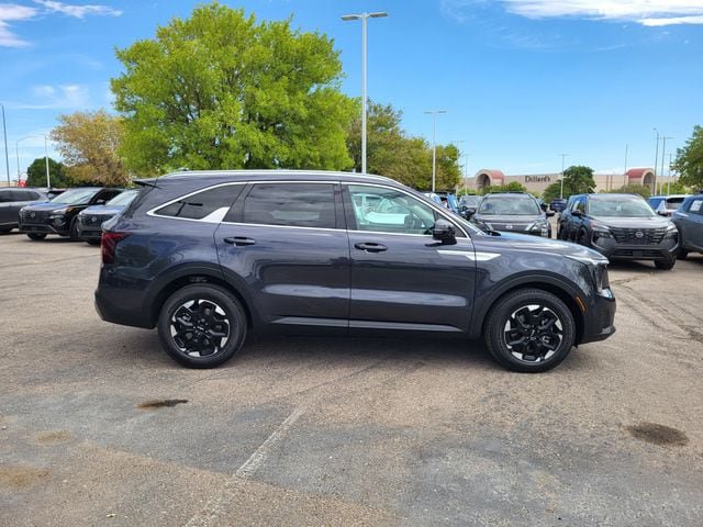 Used 2025 Kia Sorento S w/ Panoramic Sunroof Package FWD image 7