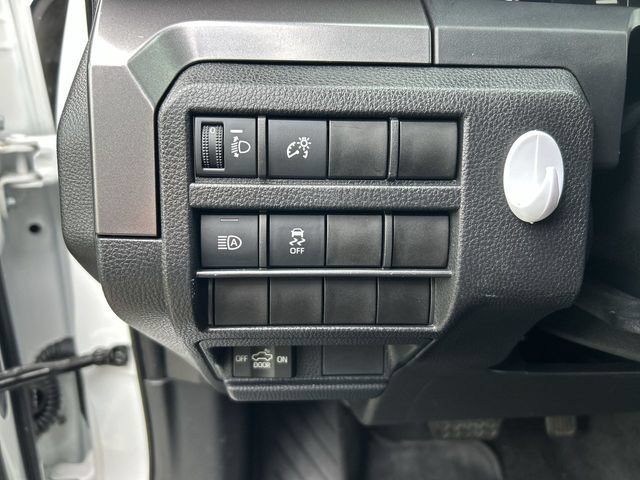 Used 2025 Toyota Tacoma SR5 w/ SR5 Upgrade Package AWD/4WD image 17