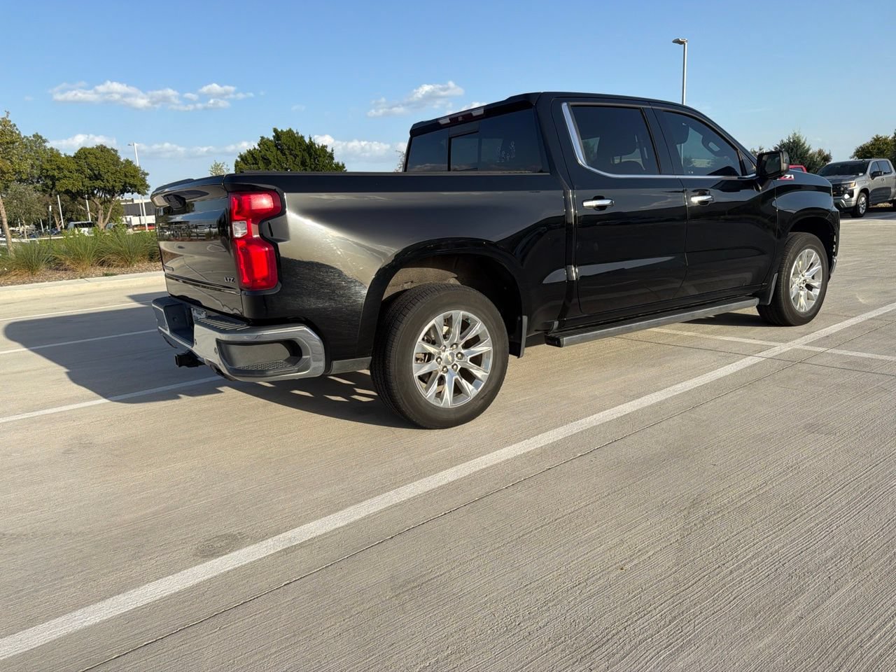 Used 2019 Chevrolet Silverado 1500 LTZ w/ LTZ Premium Package AWD/4WD image 6