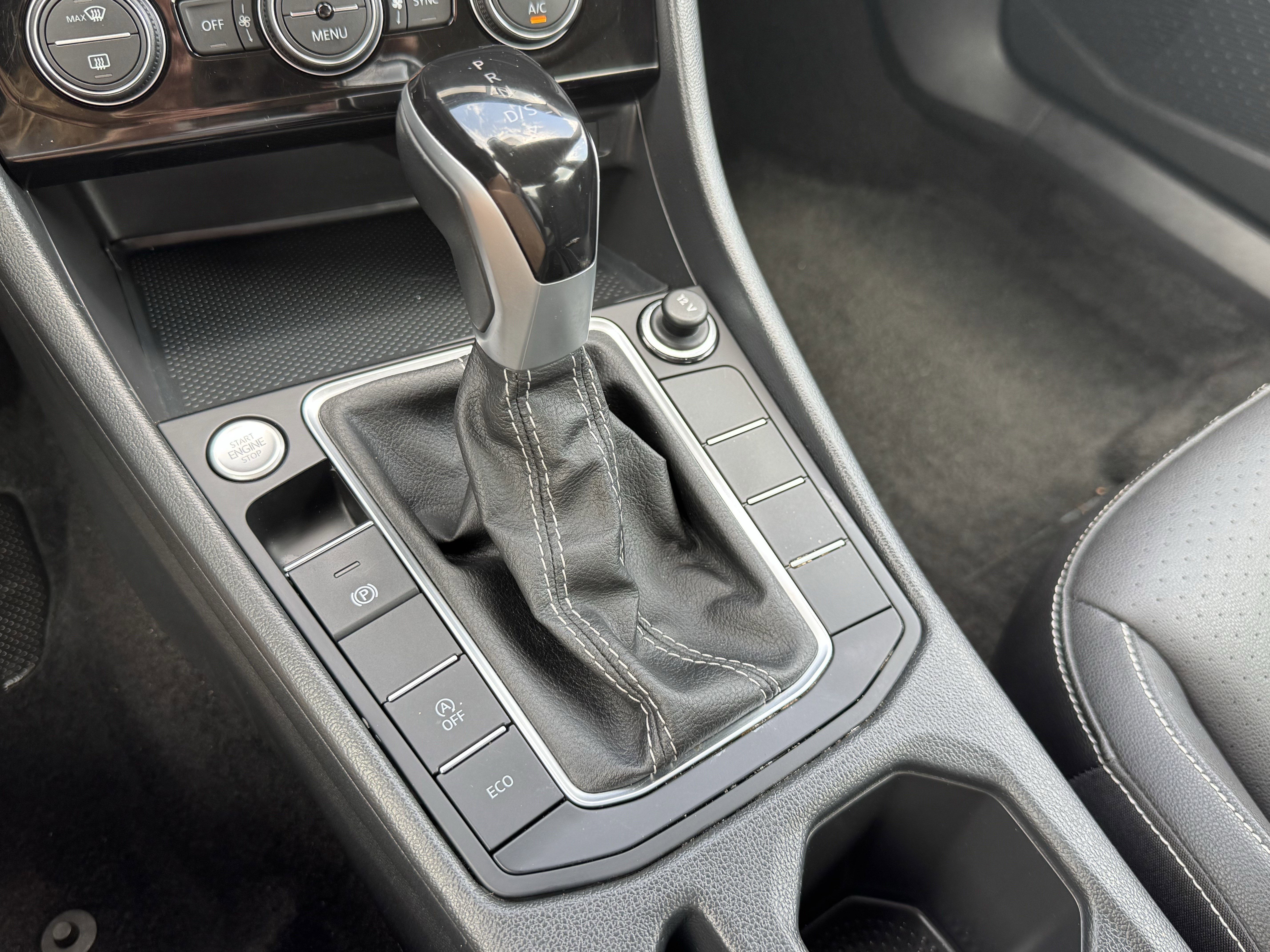 Used 2024 Volkswagen Jetta SE image 23