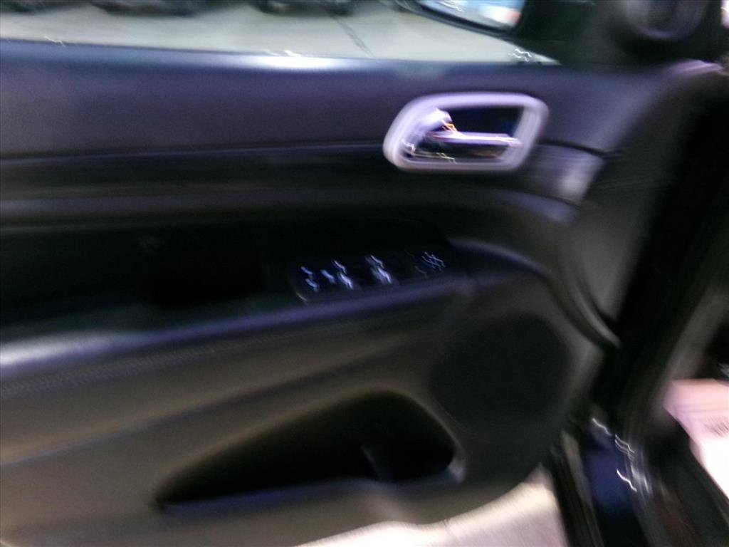 Used 2020 Jeep Grand Cherokee Altitude image 15