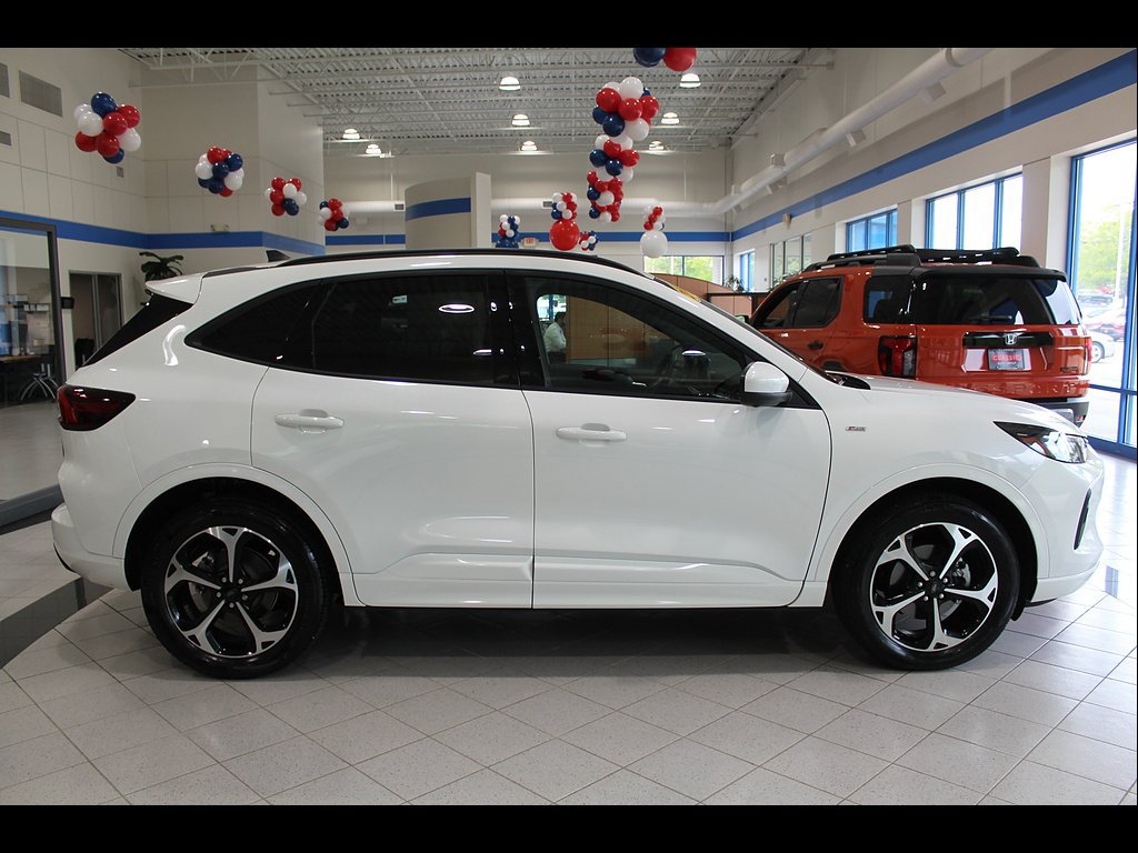 Used 2023 Ford Escape ST-Line Select w/ Tech Pack #2 AWD/4WD image 4