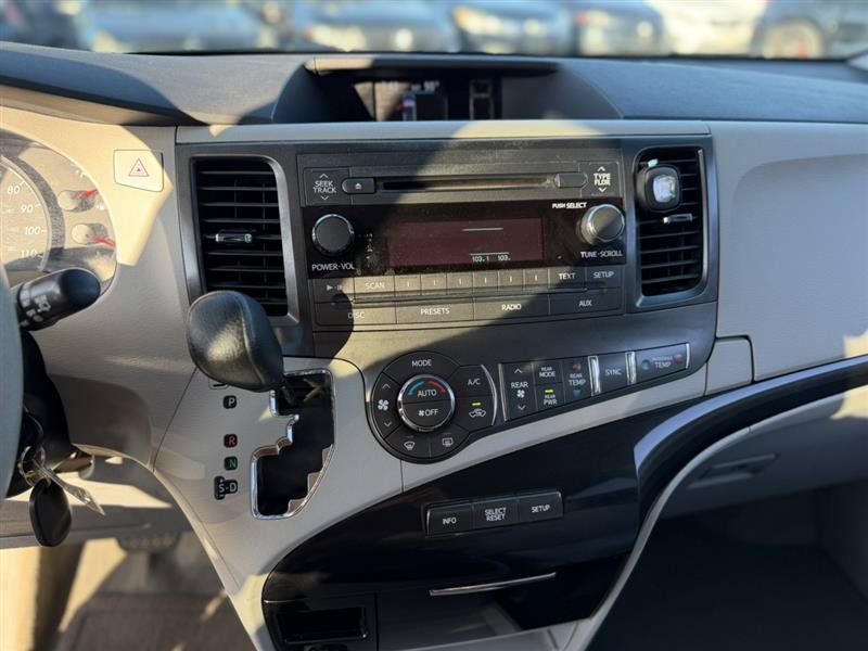 Used 2014 Toyota Sienna LE FWD image 15