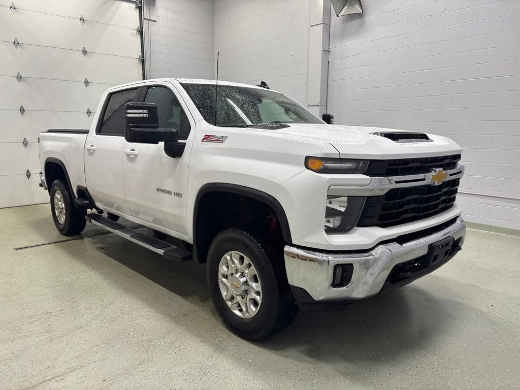 Used 2024 Chevrolet Silverado 2500 LT w/ Convenience Package AWD/4WD image 2