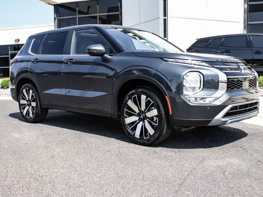 New 2025 Mitsubishi Outlander SE image 3