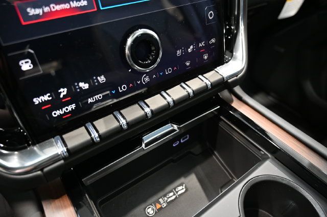 New 2026 GMC Yukon XL Denali w/ Denali Reserve Package AWD/4WD image 21