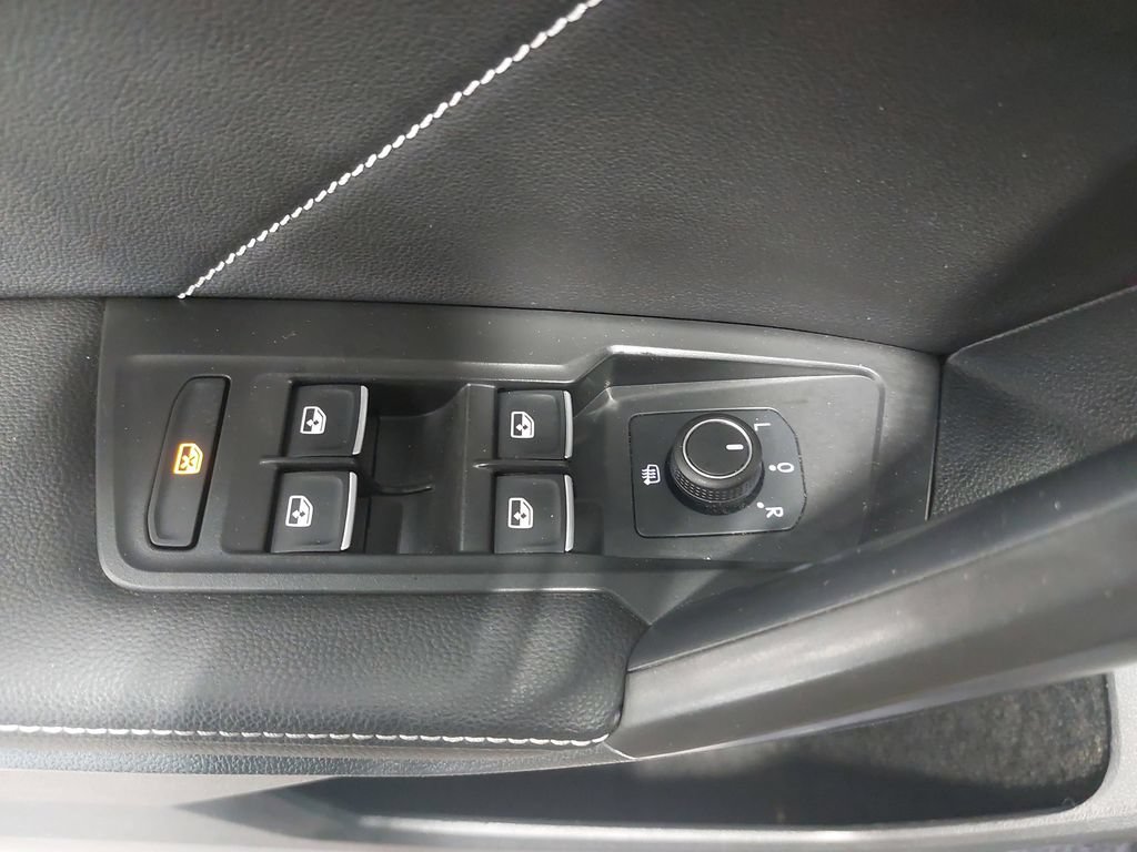 Used 2022 Volkswagen Tiguan SE AWD/4WD image 28
