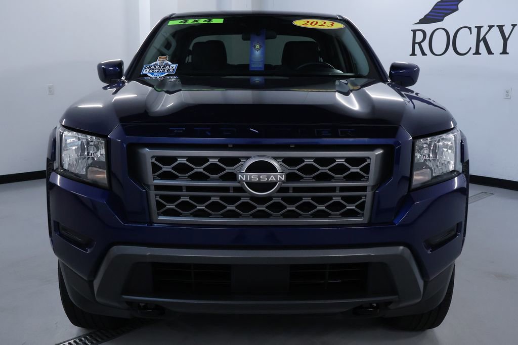 Used 2023 Nissan Frontier SV image 2
