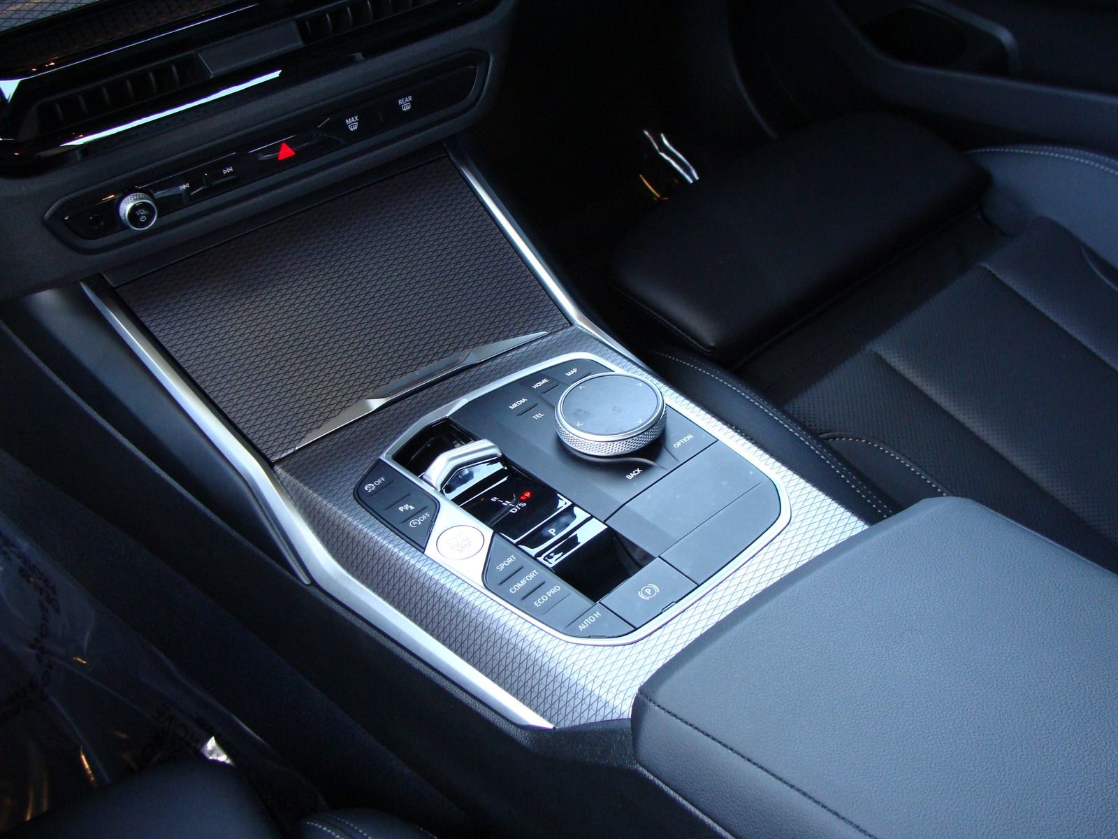 Used 2025 BMW 330i Sedan w/ M Sport Package image 23